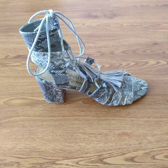 Sandals - Picture 4 of 6